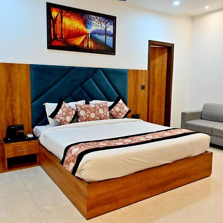 Hotel Elite - 5 Mins From Golden Temple Амритсар Стая снимка